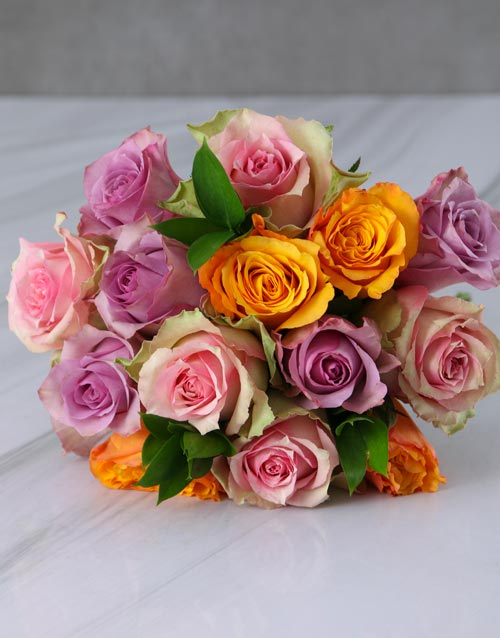 Ramo de 15 rosas coloridas